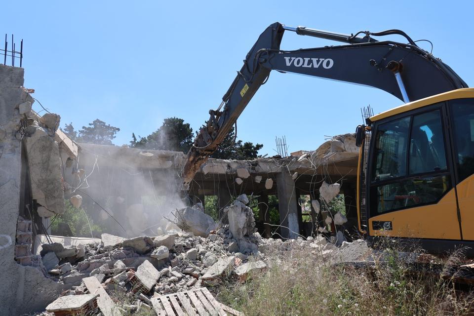 45 kaçak yapı yıkıldı