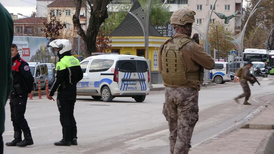 KOCAELİ'DE TAKSİ DURAĞINDAKİ ŞAHIS ETKİSİZ HALE GETİRİLDİ