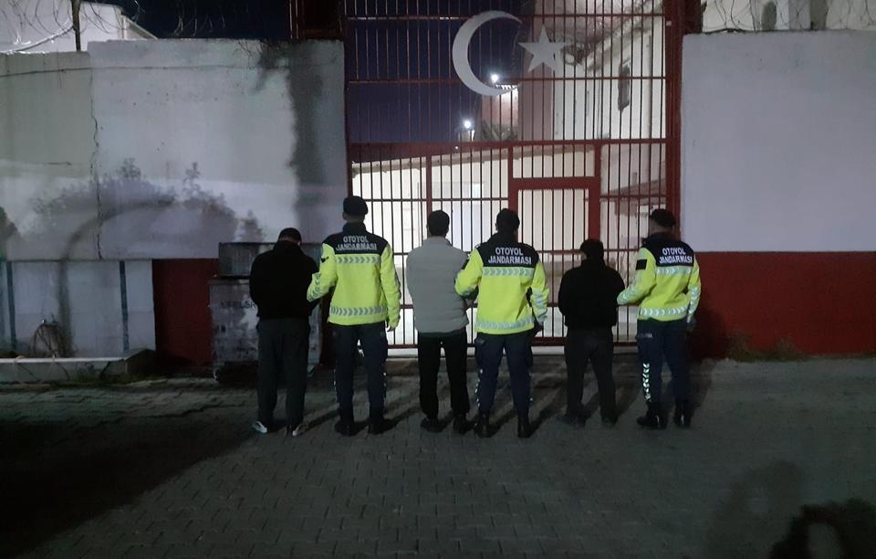 Aydın’a uyuşturucu sevkiyatı yapan 3 şüpheli yakalandı