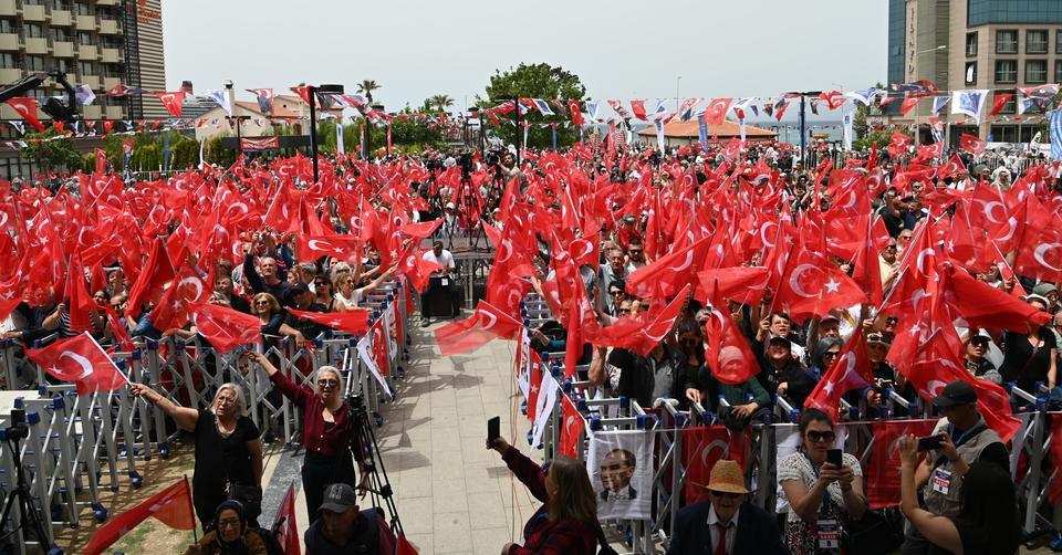 CHP Genel Başkanı Özel, Başkan Günel'in projelerini övdü
