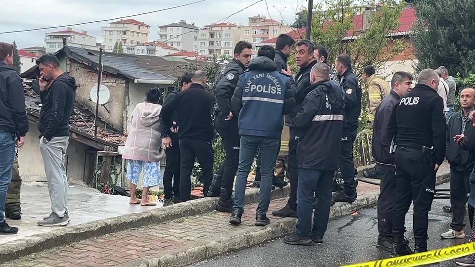 Gecekonduda çıkan yangında 12 yaşındaki çocuk hayatını kaybetti