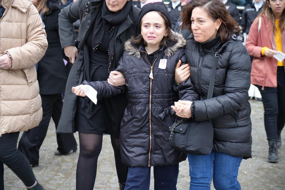 GÖREV ARKADAŞLARININ EN ZOR GÜNÜ: ÖLDÜRÜLEN POLİS ARKADAŞINI GÖZYAŞLARIYLA UĞURLADILAR MESLEKTAŞININ SİLAHIYLA VURULAN POLİS EDİRNE'DE TÖRENLE UĞURLANDI