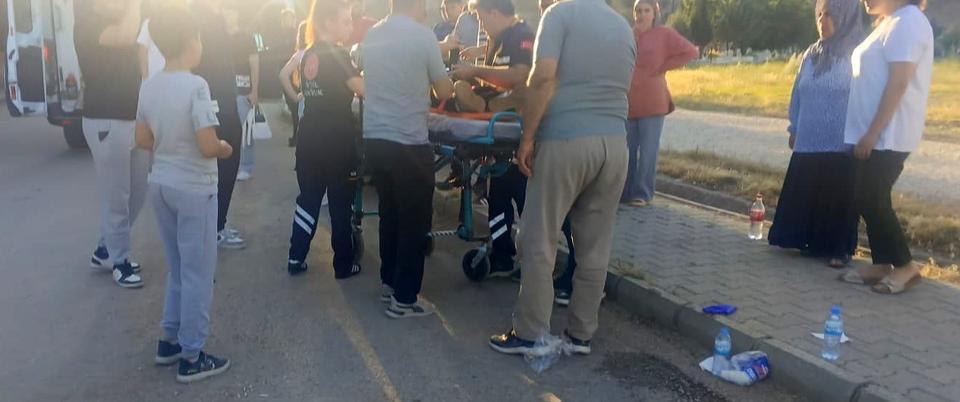 Otomobil elektrik direğine çarptı: 5 yaralı