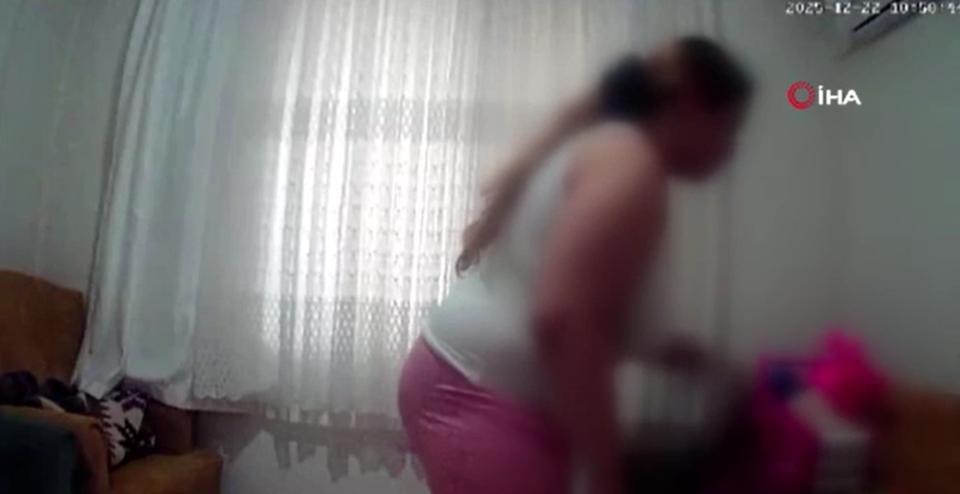 Bebek anne şiddetine maruz kaldı! Gizli kamera dehşet anlarını kaydetti