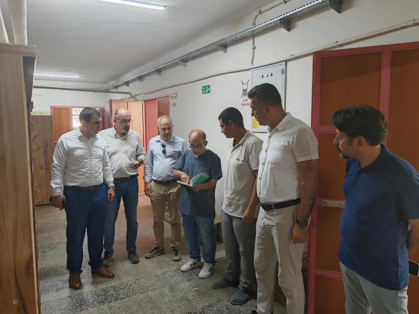 Müdür Şimşek, okul atölyelerinde üretilen mobilyaları inceledi