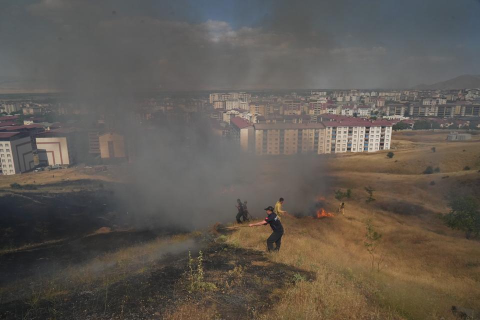 Örtü yangını ucuz atlatıldı