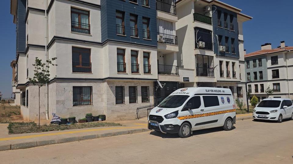 59 yaşındaki kadın evinde silahla vurulmuş halde bulundu