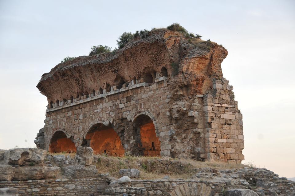 ÜÇ GÖZLER, 3 BİN YILDIR AYDIN'I İZLİYOR