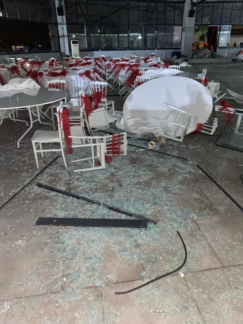 Koçarlı’da fırtına Millet Bahçesini vurdu