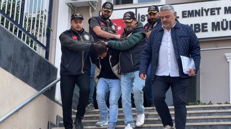 Kamyonetin önünü kesip sürücüyü öldürdüler
