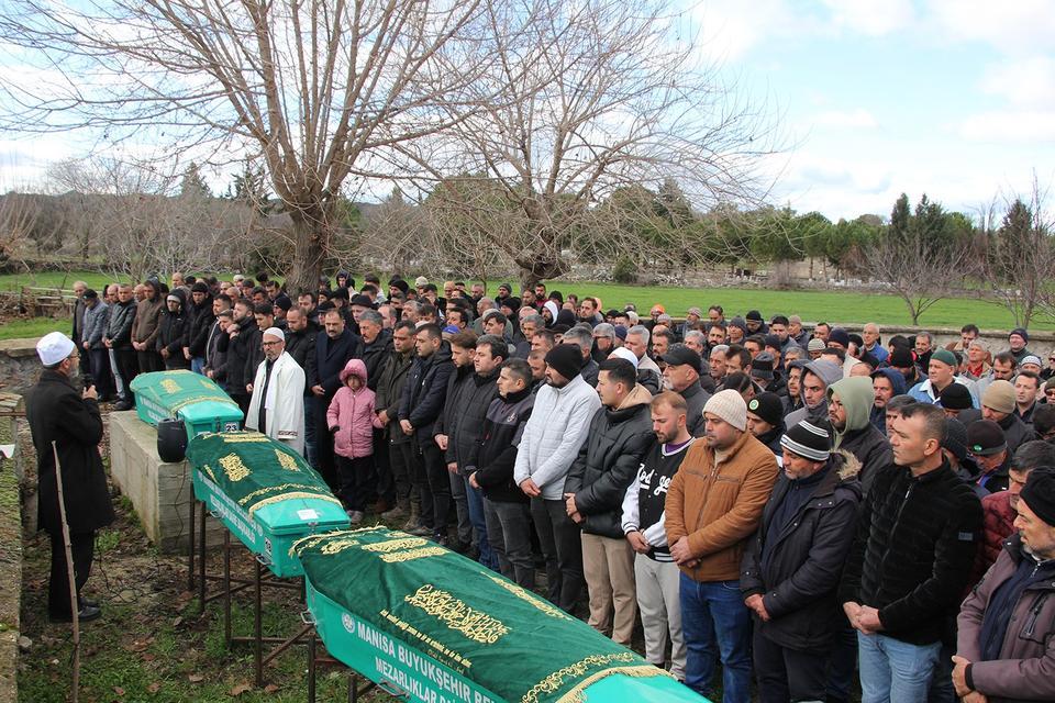 Feci kazada yaşamını yitiren baba, oğul ve torun toprağa verildi