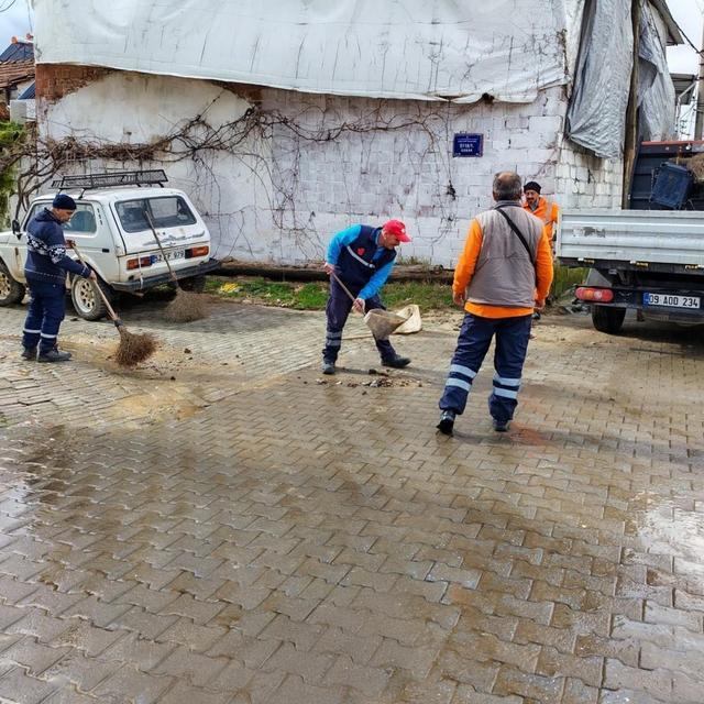 Efeler Belediyesi yağışların ardından sahada