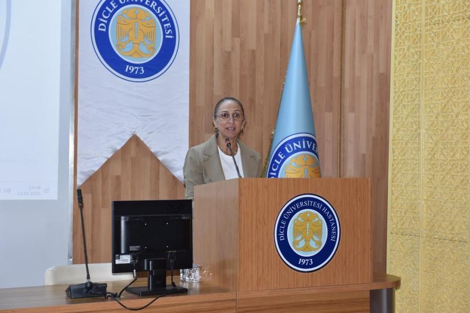 Doğum iznine çıkmak isteyen başhemşirenin görevinden olduğu iddiası