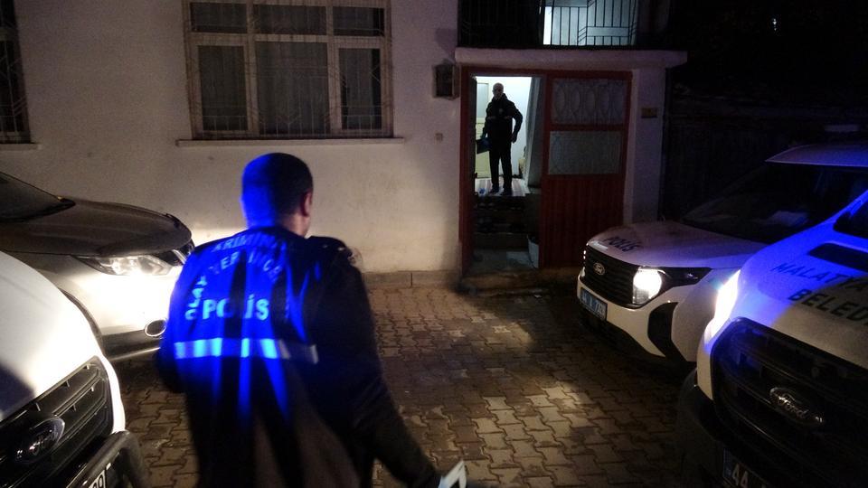 Bir kişi evinde ölü bulundu