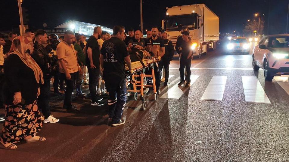 Yola aniden fırlayan yayaya motosiklet çarptı 1 yaralı