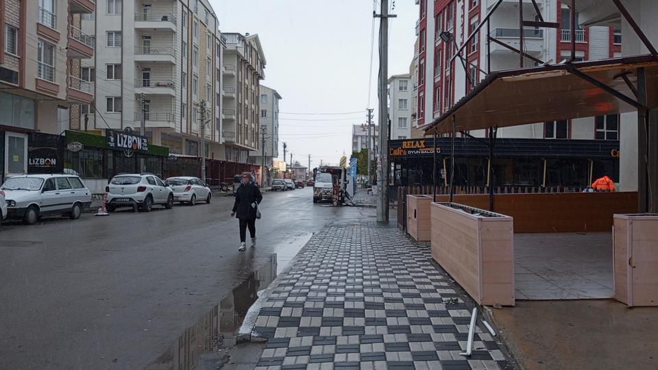 AFYONKARAHİSAR'DA KAR YAĞIŞI ETKİLİ OLDU
