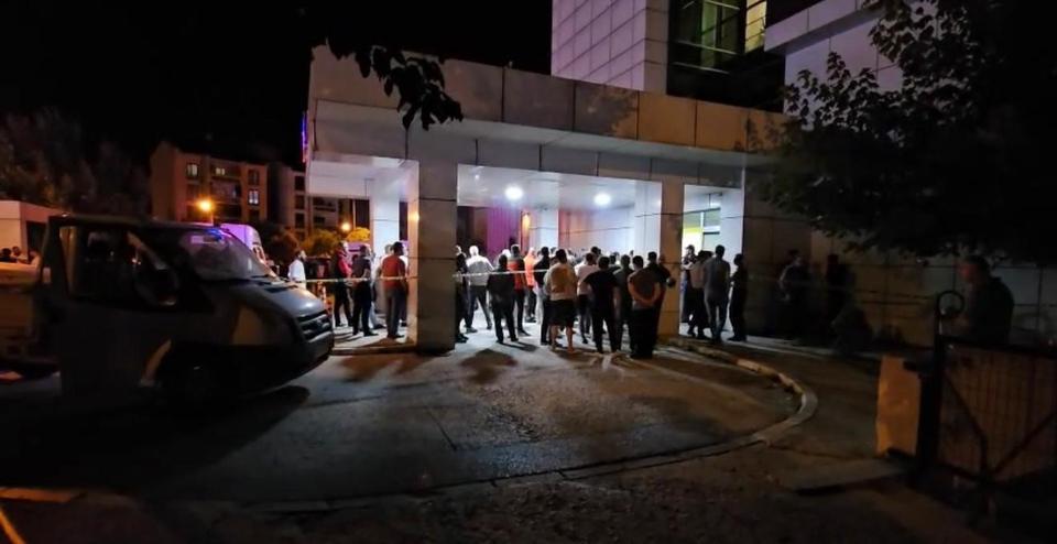 Hastane bahçesinde silahlı kavga: 1 ölü