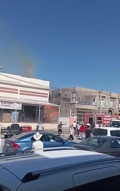 Paletlerden çıkan yangın paniğe neden oldu