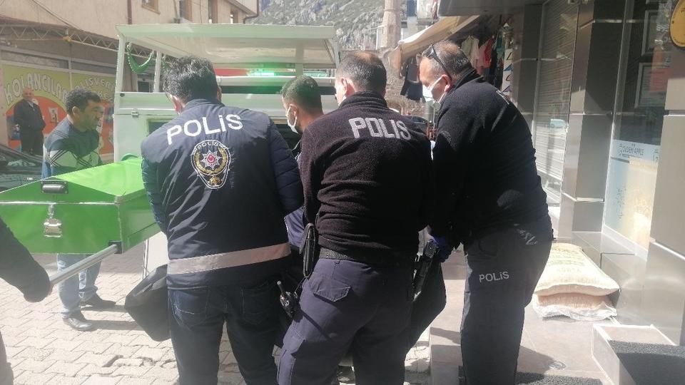 YAŞLI KADIN KONAKLADIĞI OTEL ODASINDA ÖLÜ BULUNDU