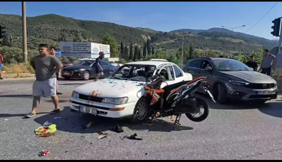 Motosiklet otomobile saplandı: Aydın'da korkutan kaza