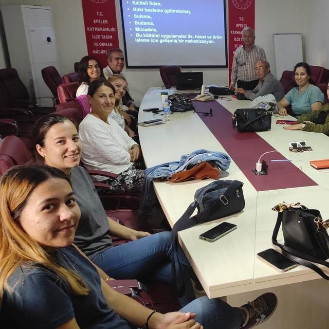 EFELER'İN ÇİFTÇİ KADINLARI BİLİNÇLENİYOR