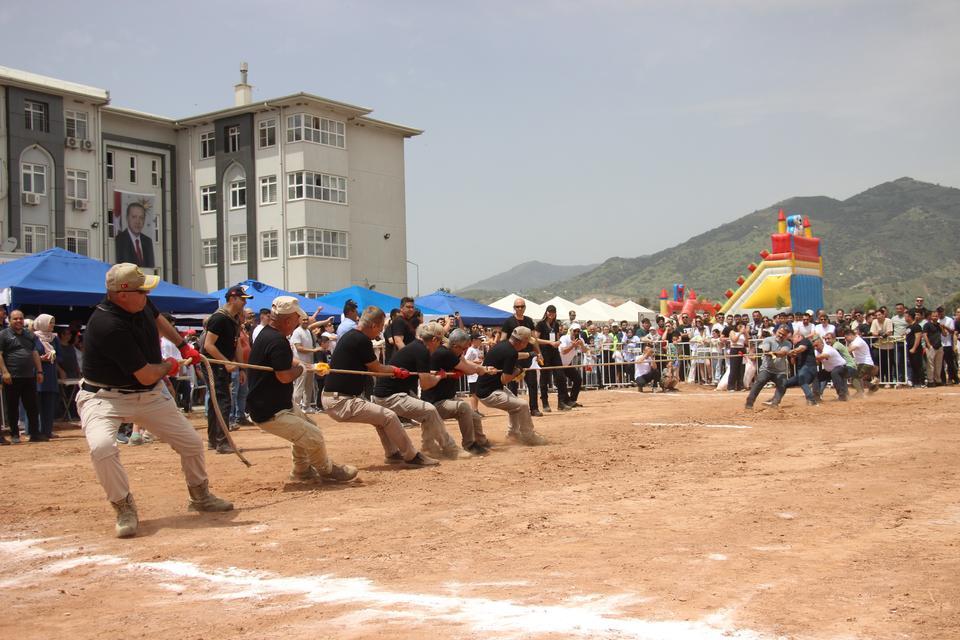 Aydın'da polisler yarıştı, aileler eğlendi