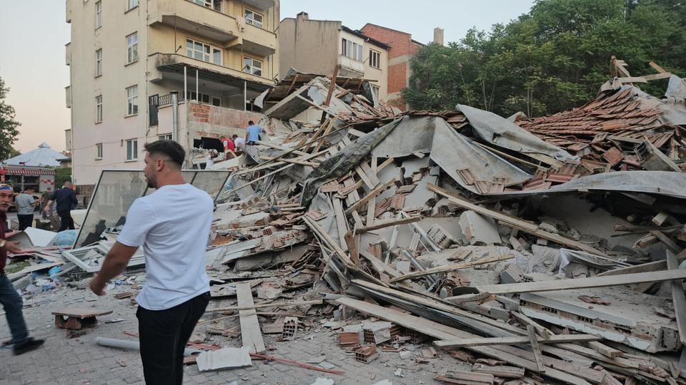 Bakan duyurdu: 2 vatandaş kurtarıldı