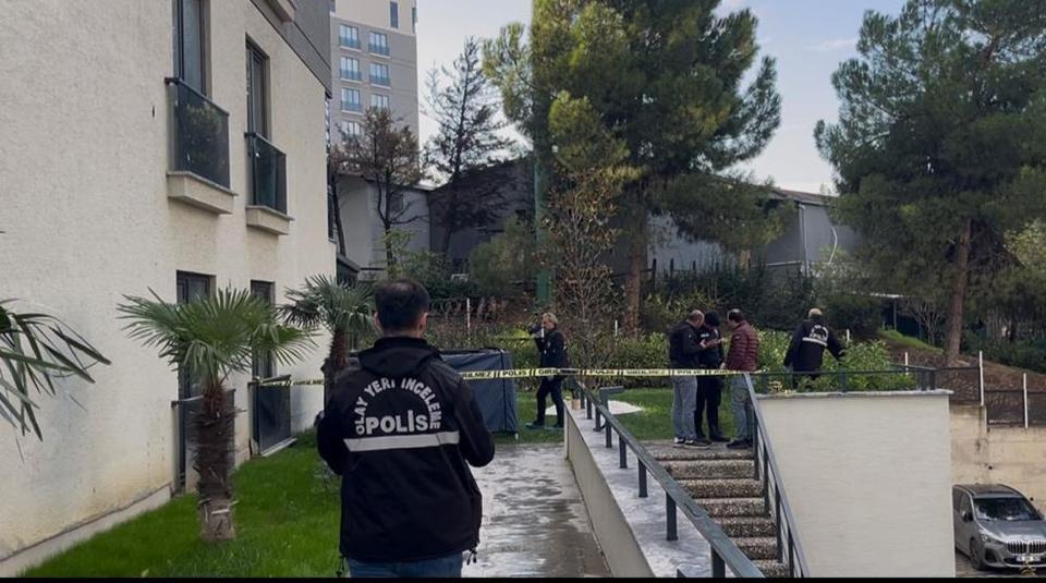 Hava almak için çıktığı camdan düşen genç hayatını kaybetti