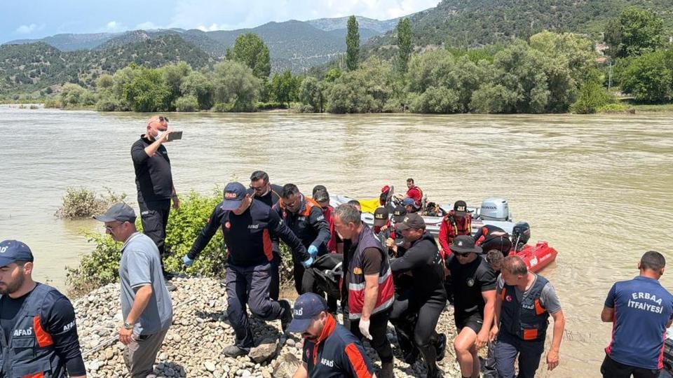 Kayıp olan iki kişiden birinin cansız bedenine ulaşıldı
