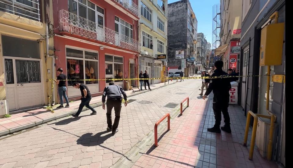 Ablasını kaçıran genci öldürdü