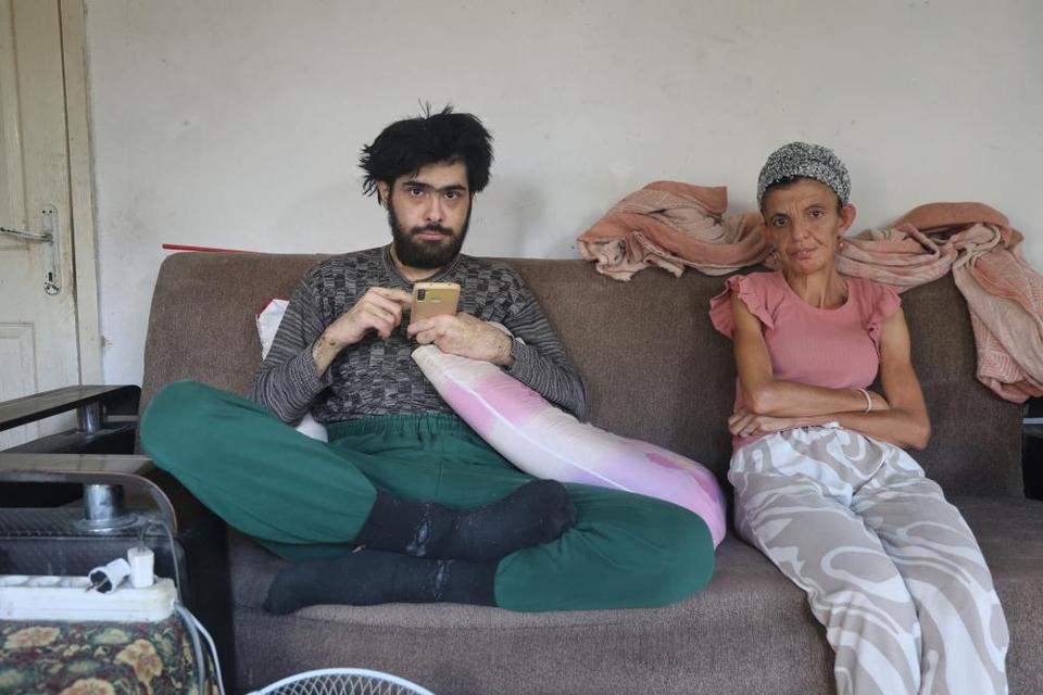 Telefon bağımlısı genç: 3 yıldır evden çıkmıyor, sadece beslenmek için hareket ediyor