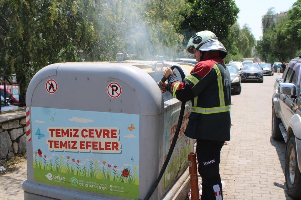 Aydın'da çöp konteyneri yangını araçlara sıçramadan söndürüldü