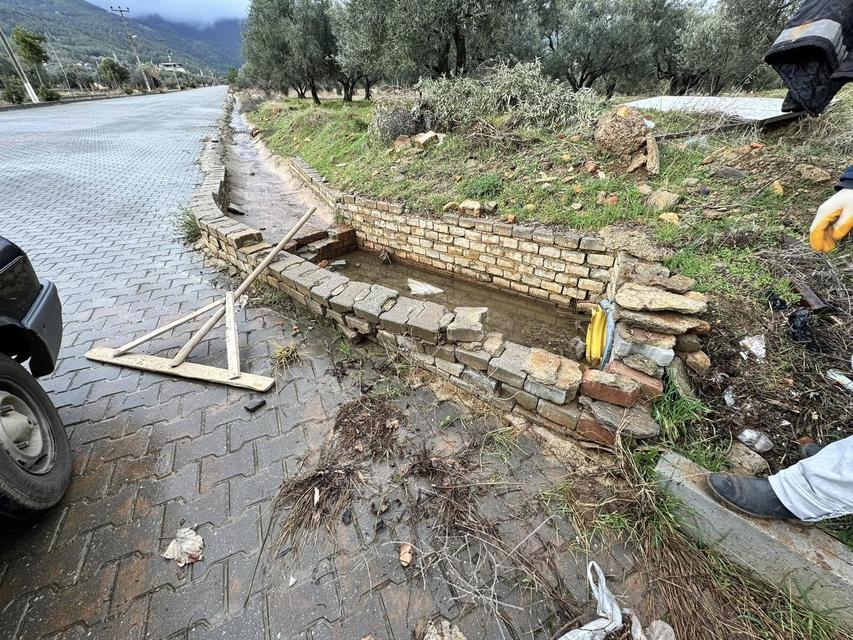 KARACASU'DA YOL BAKIM ÇALIŞMALARI SÜRÜYOR