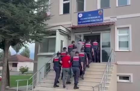 Havaya ateş açan 5 kişi kıskıvrak yakalandı