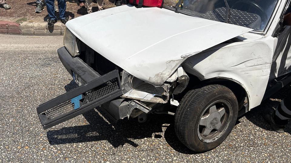 Otomobil ile tır kavşakta çarpıştı: 1 yaralı