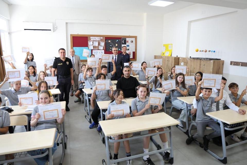 Söke'de 21 bin 537 öğrenci karne sevinci yaşadı
