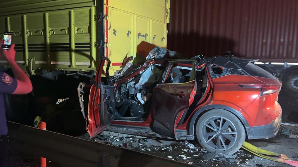Cip, kamyona ok gibi saplandı: 1 ölü