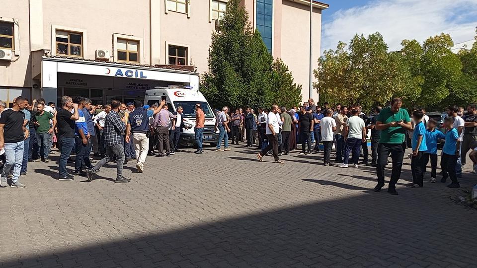 Kafası asansöre sıkışan öğrenci yaralandı