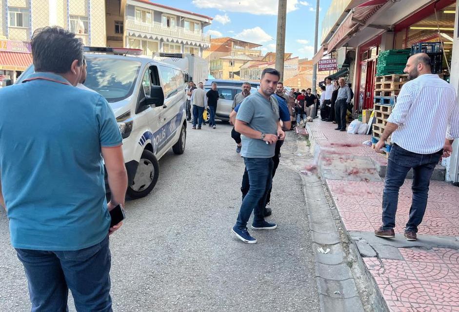 Kardeşi tarafından bıçaklanan genç ağır yaralandı