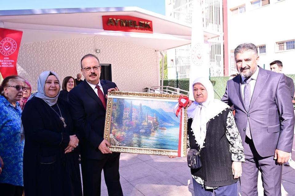 Aydın Valisi Canbolat, yaşlı çınarlarla kahvaltıda buluştu