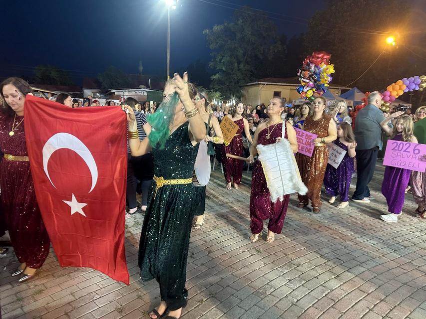Şalvar Gecesi renkli görüntülere sahne oldu