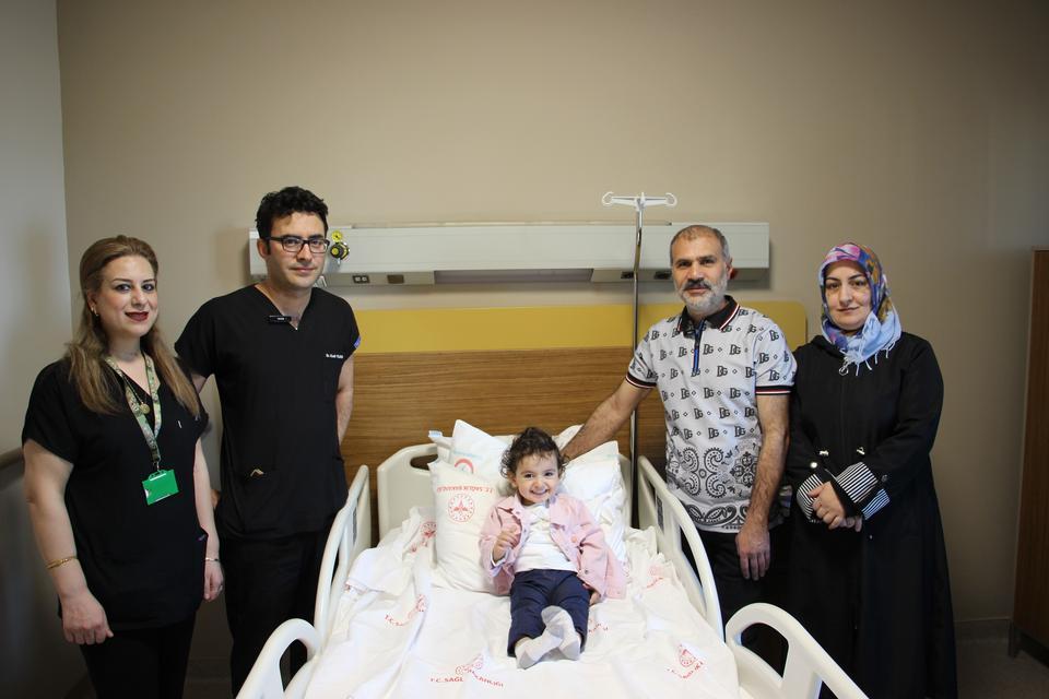 24 aylık bebekten 1.5 santimlik taş alındı