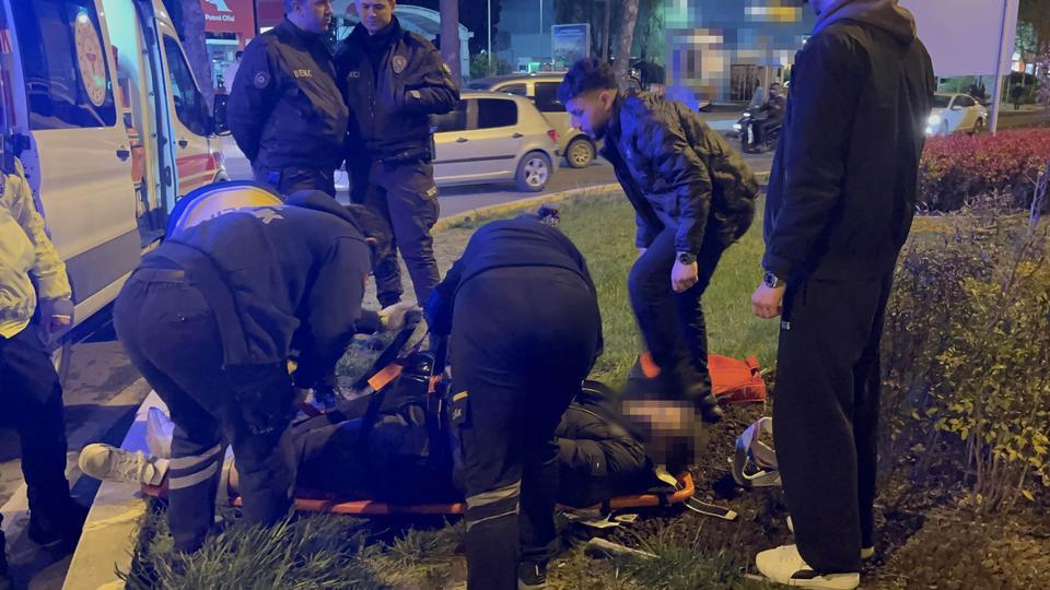 Motosiklet otomobile ok gibi saplandı