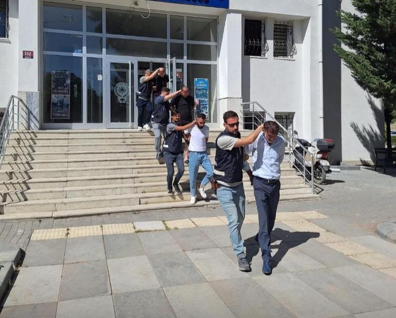 Trafikte çıkan kavgada yaralanan gençten ‘10 kişiydiler' iddiası