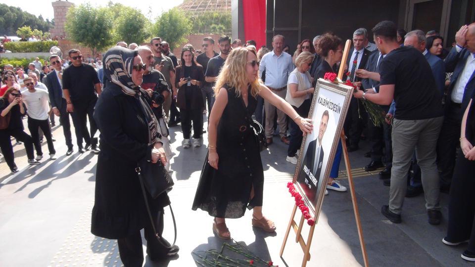 MANİSA'DA FERDİ ZEYREK VEFATININ BİRİNCİ YILINDA ANILDI