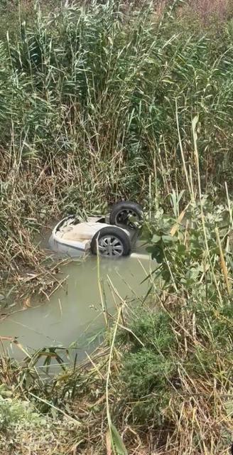 Sulama kanalına devrilen otomobildeki anne ve oğlu hayatını kaybetti