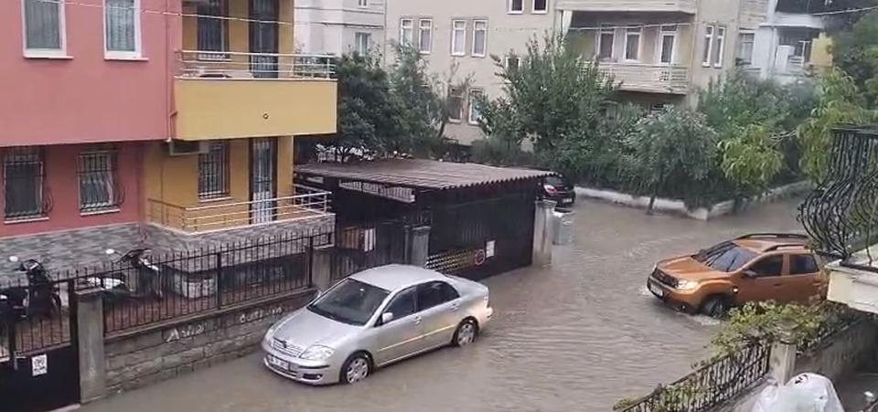 Sağanak yağış hayatı olumsuz etkiledi