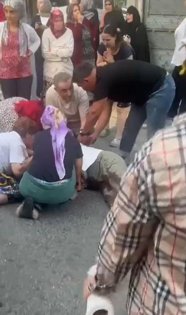 Kadını bıçaklayan şahsı vatandaşlar linç etti