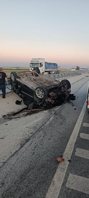 Devrilen kamyonetteki 1 kişi öldü, 2 yaralı