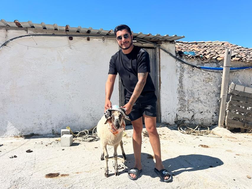Ehliyetine 5 yıl sonra kavuşunca kurban kesti